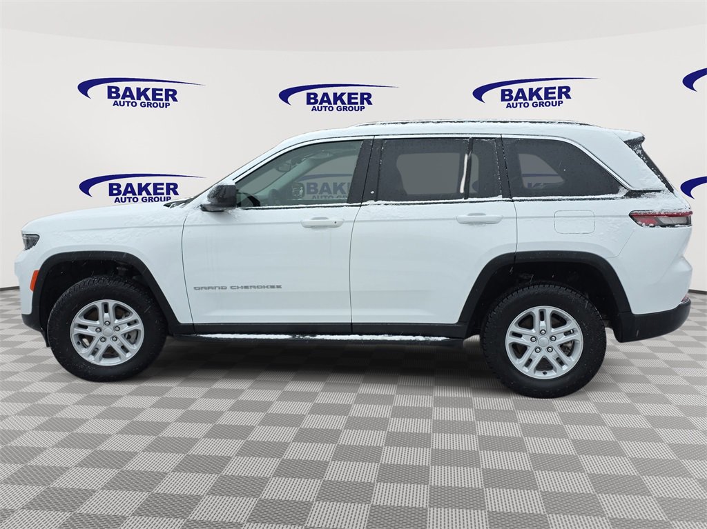 Used 2023 Jeep Grand Cherokee Laredo image 6