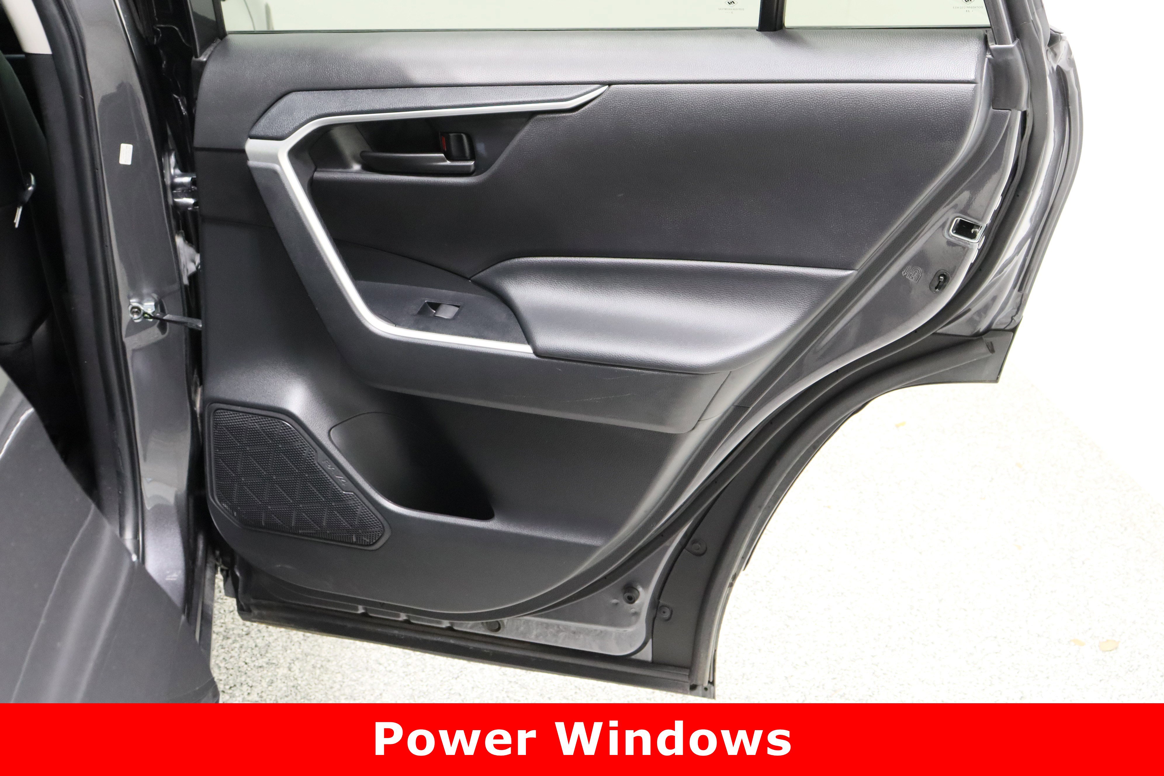 Used 2024 Toyota RAV4 LE image 29