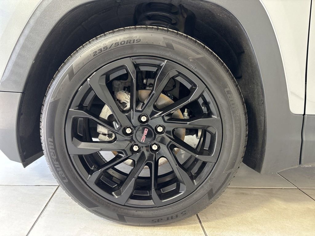 Used 2023 GMC Terrain SLT w/ Elevation Edition image 9