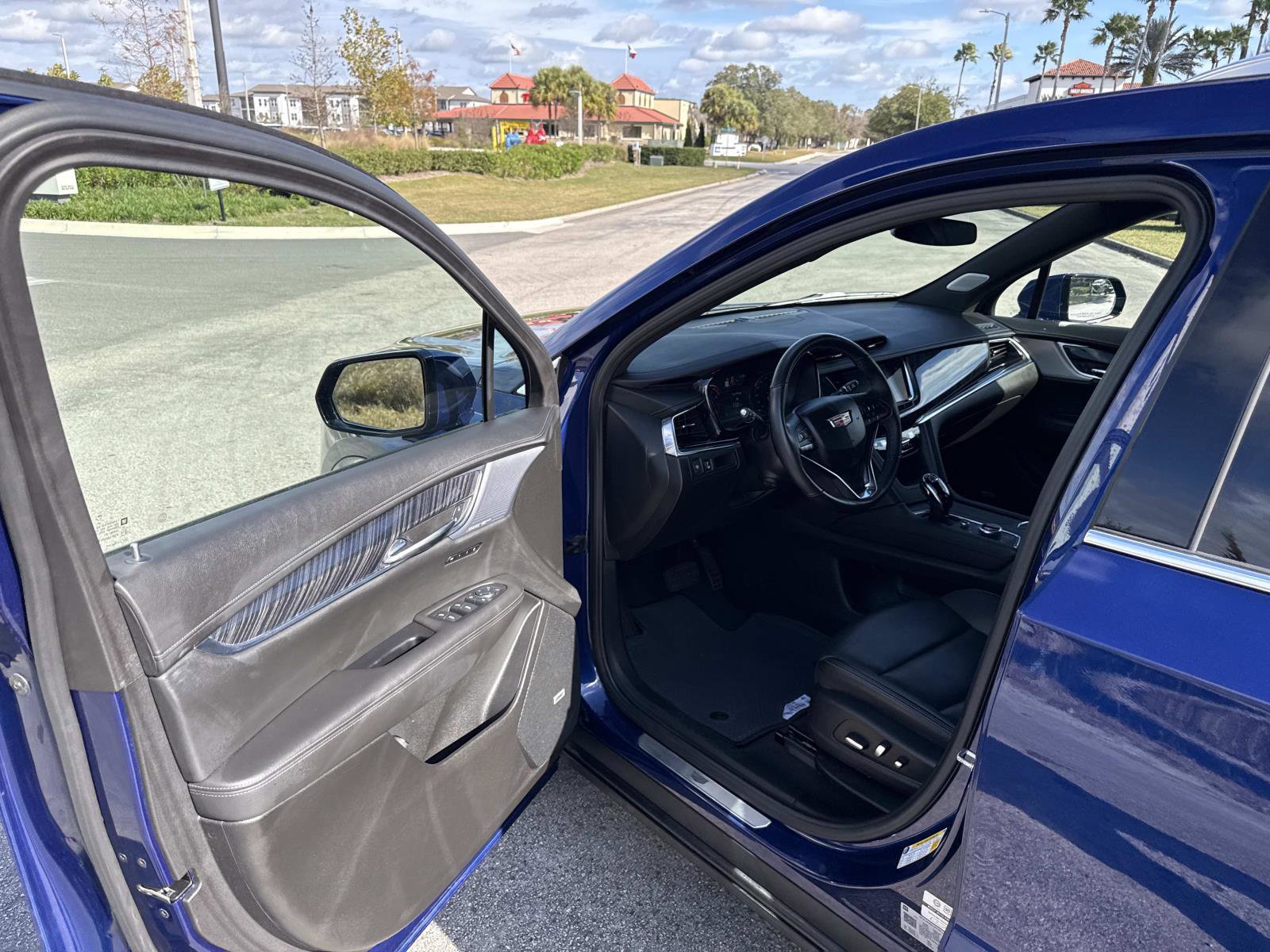 Used 2025 Cadillac XT6 Premium Luxury image 19