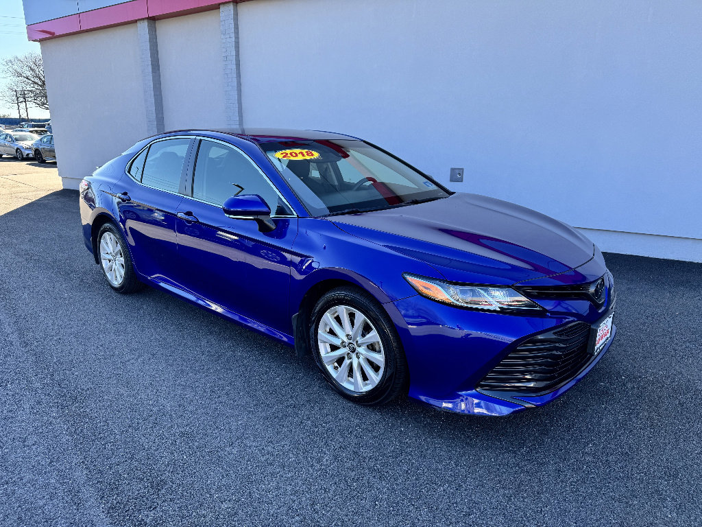 Used 2018 Toyota Camry LE w/ Convenience Package FWD image 4