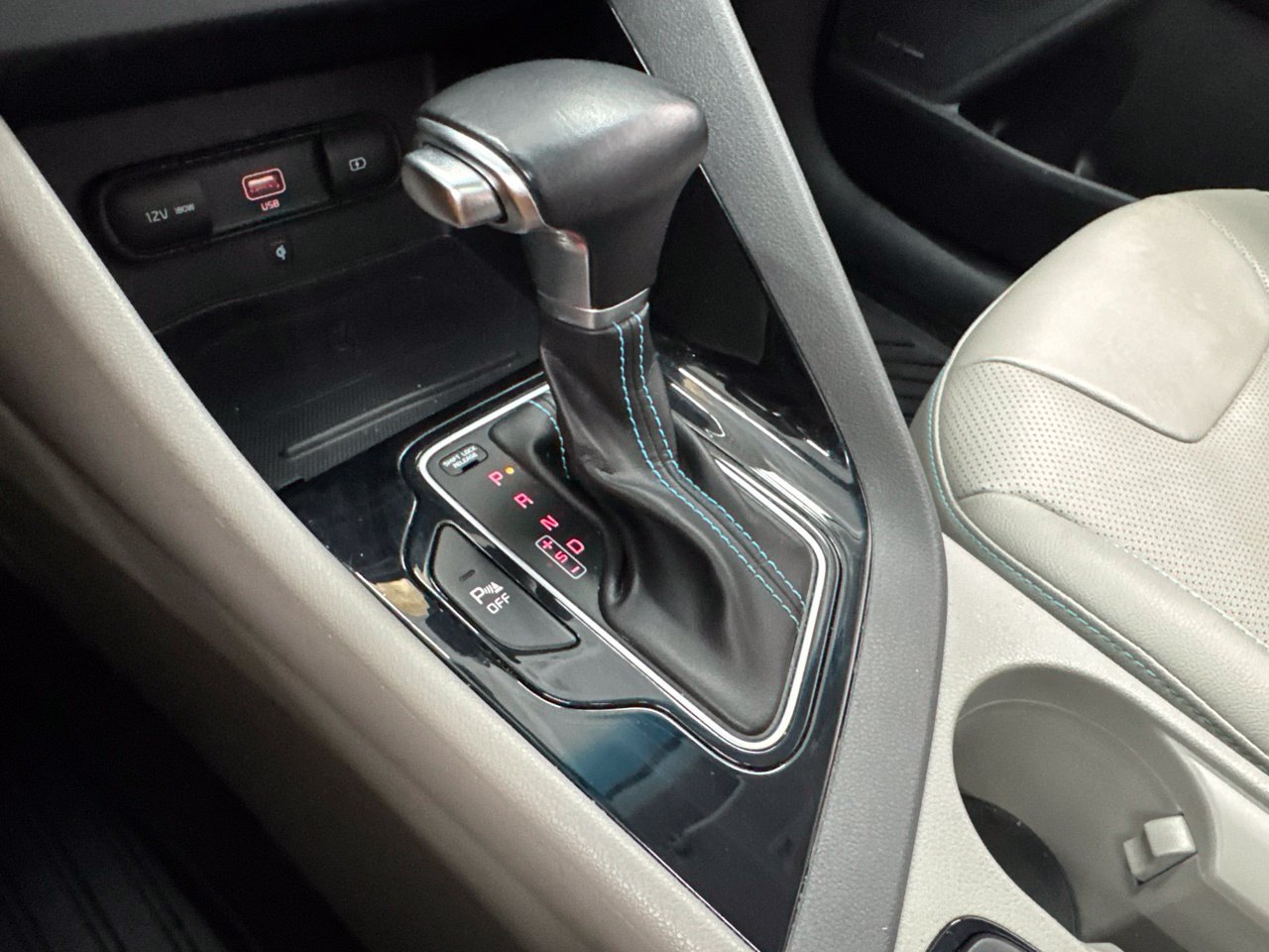 Used 2022 Kia Niro EX Premium FWD image 28
