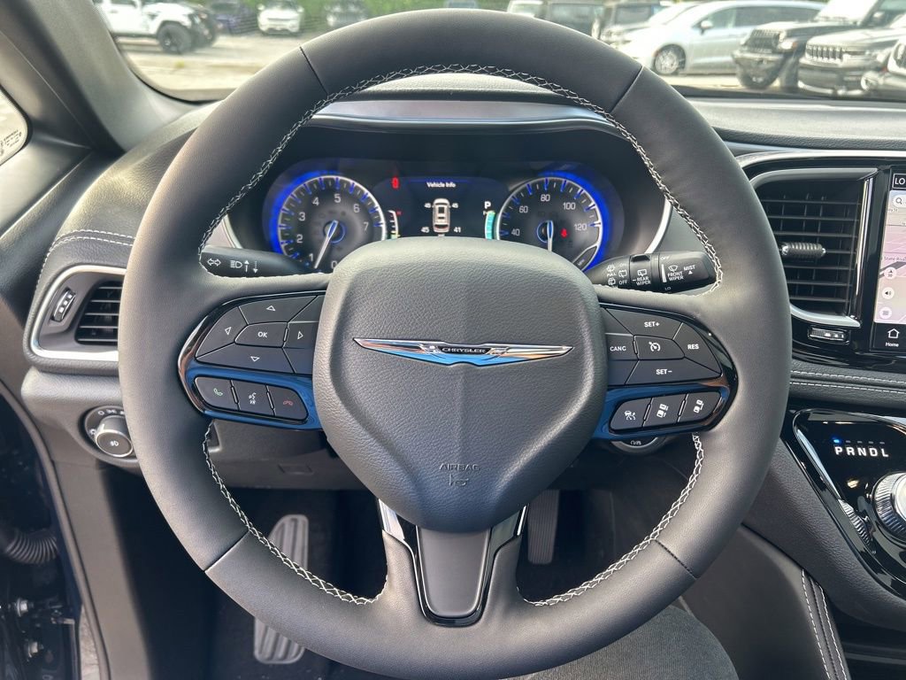 New 2025 Chrysler Pacifica Limited image 16