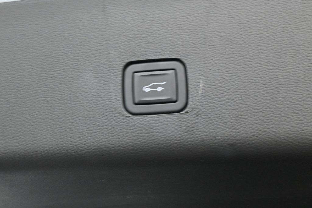 Used 2023 Chevrolet Traverse LT FWD image 36