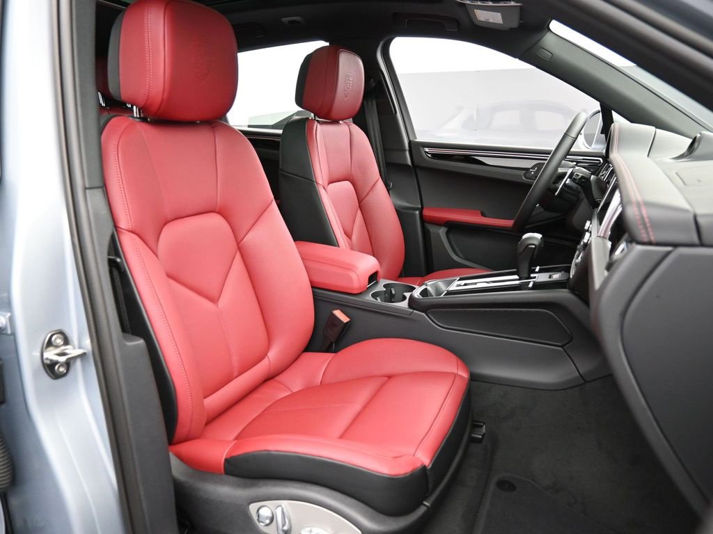 New 2026 Porsche Macan image 30