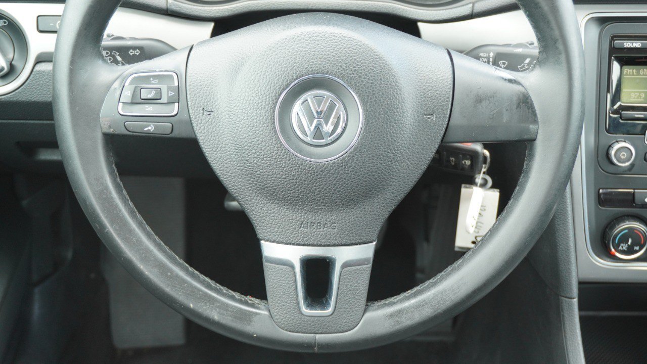 Used 2014 Volkswagen Passat 1.8T Wolfsburg Edition FWD image 28