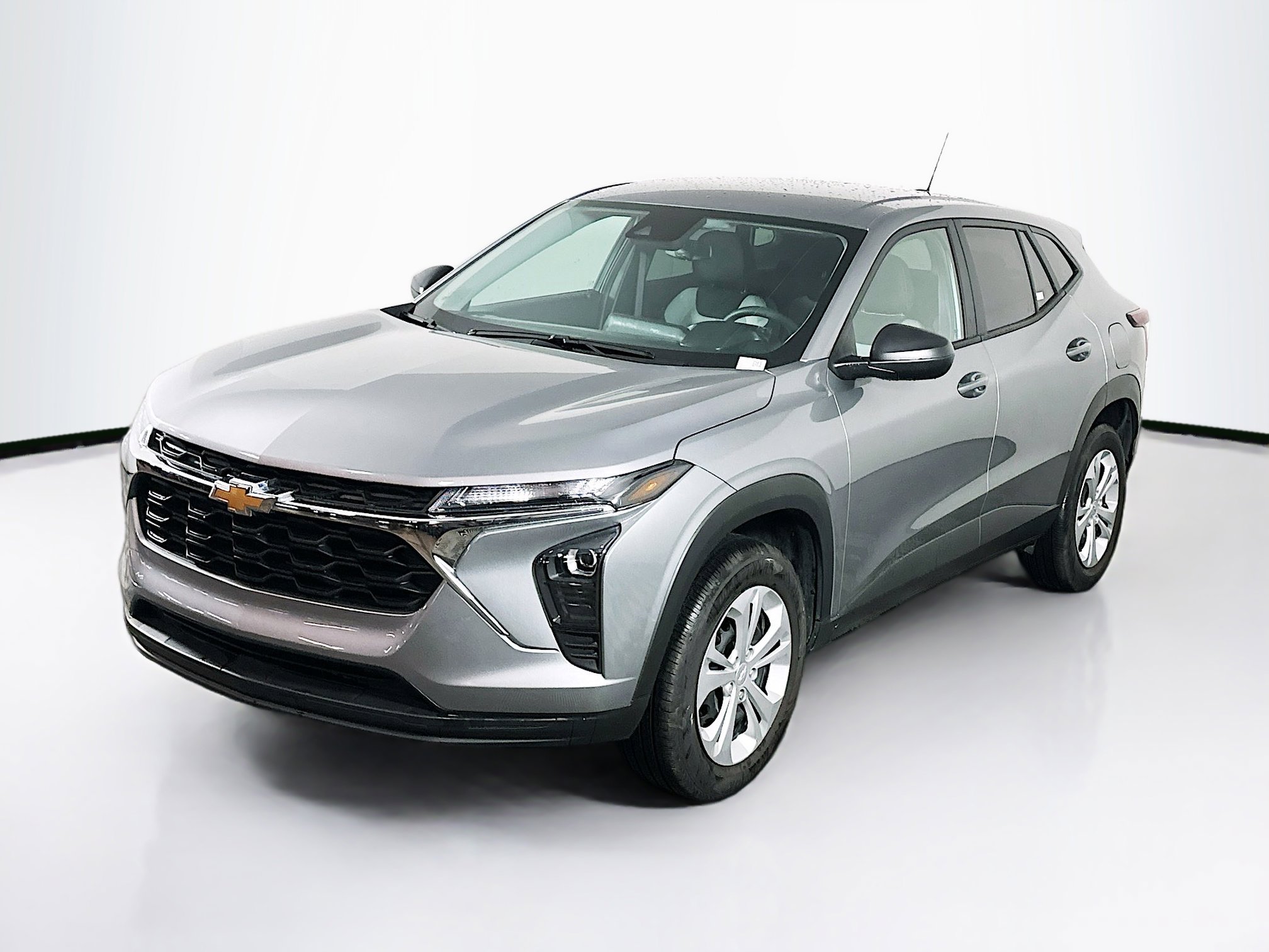 Used 2025 Chevrolet Trax LS image 3