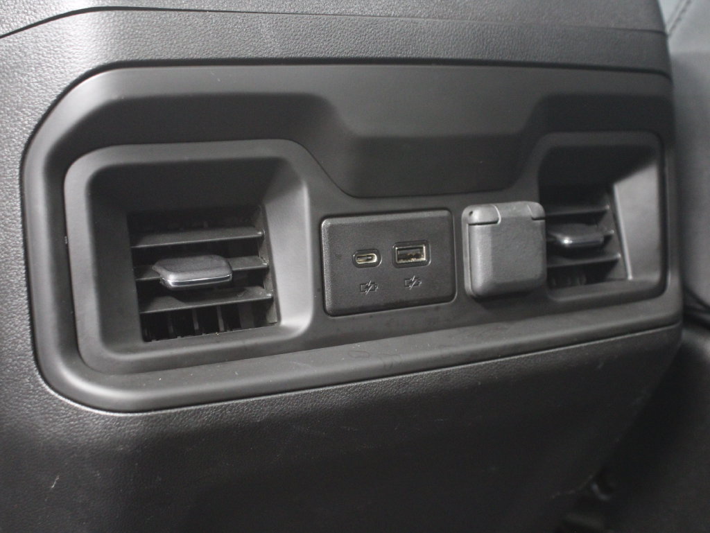Used 2022 Chevrolet Silverado 2500 LT w/ Midnight Edition AWD/4WD image 18