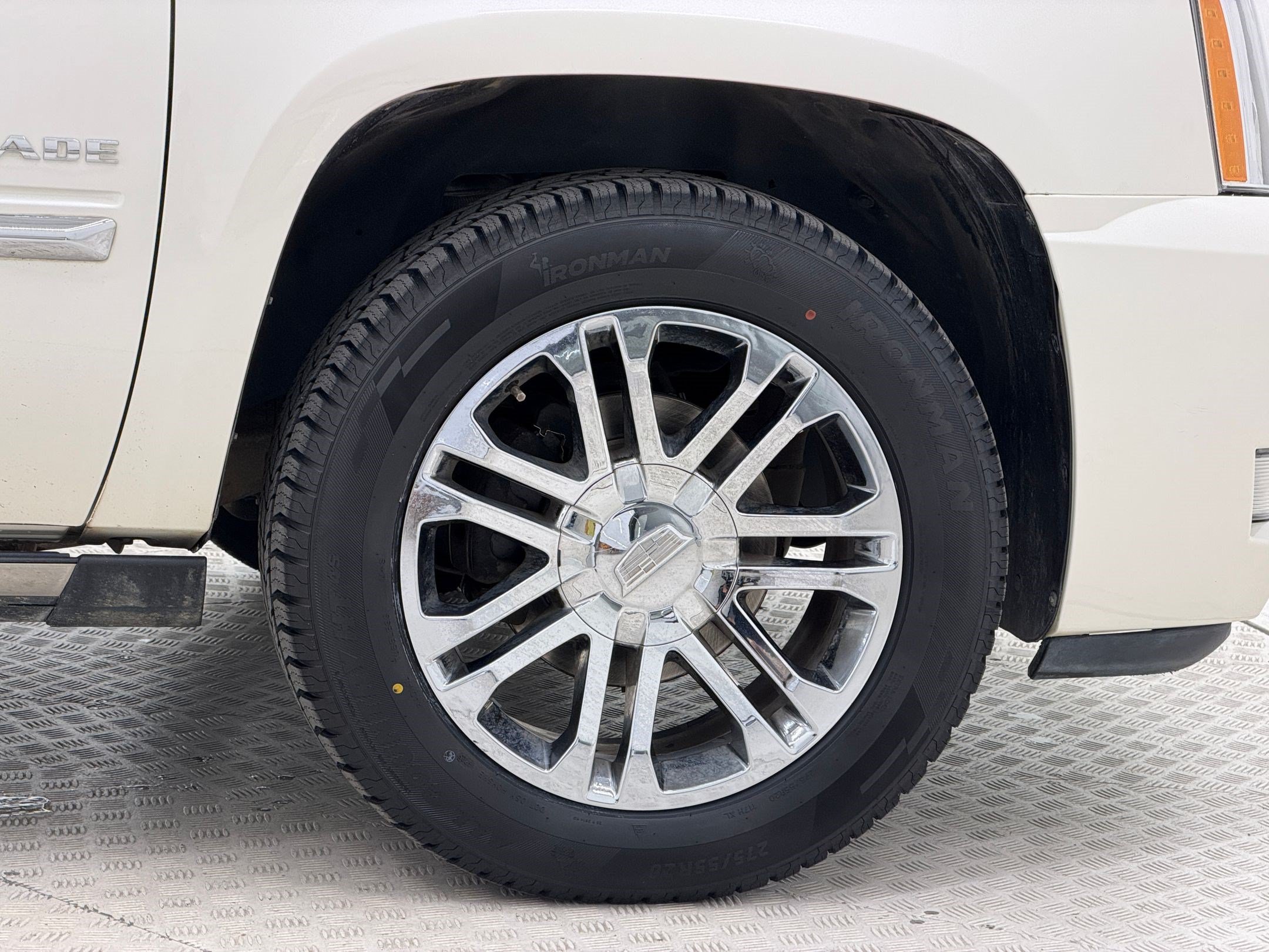 Used 2014 Cadillac Escalade Platinum AWD/4WD image 12