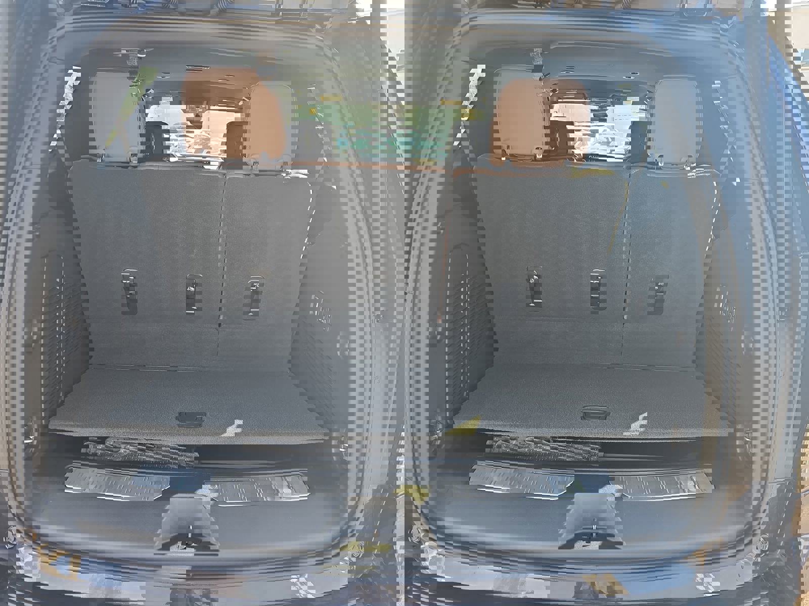 Used 2025 Chevrolet Tahoe High Country image 14