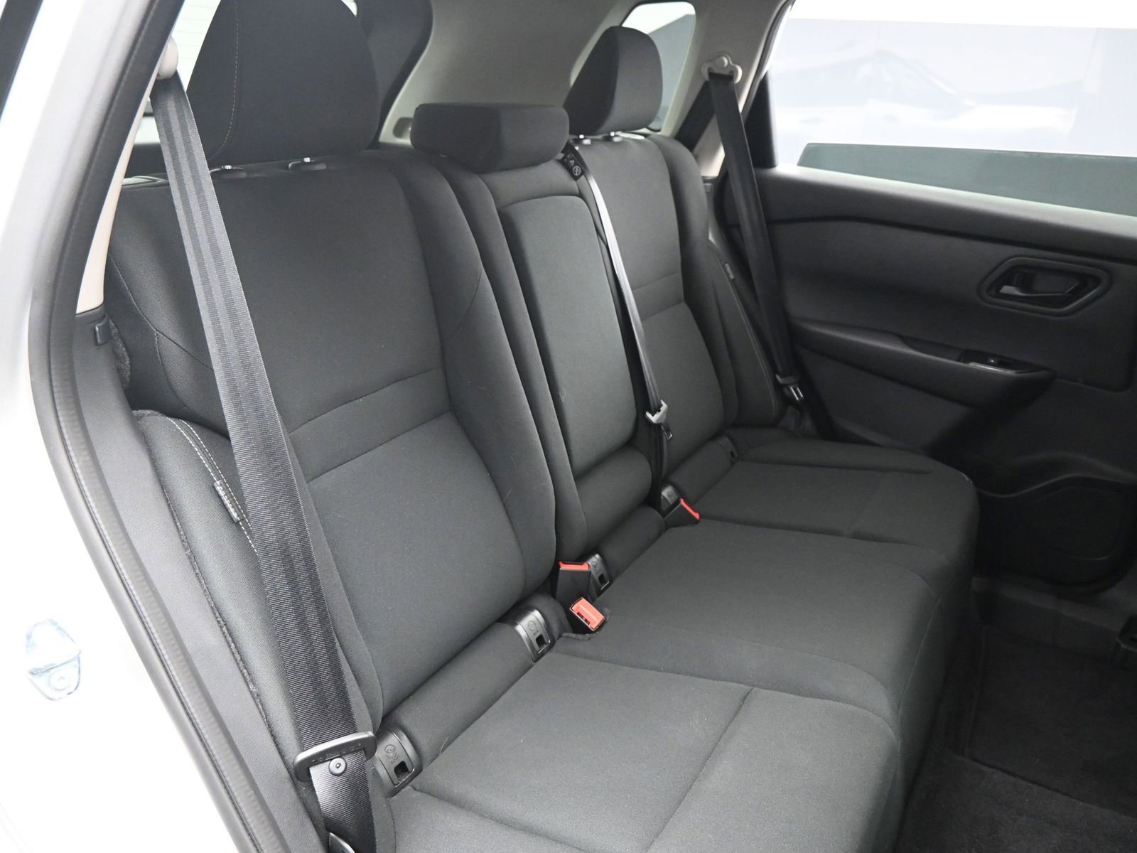 Used 2025 Nissan Rogue S image 13