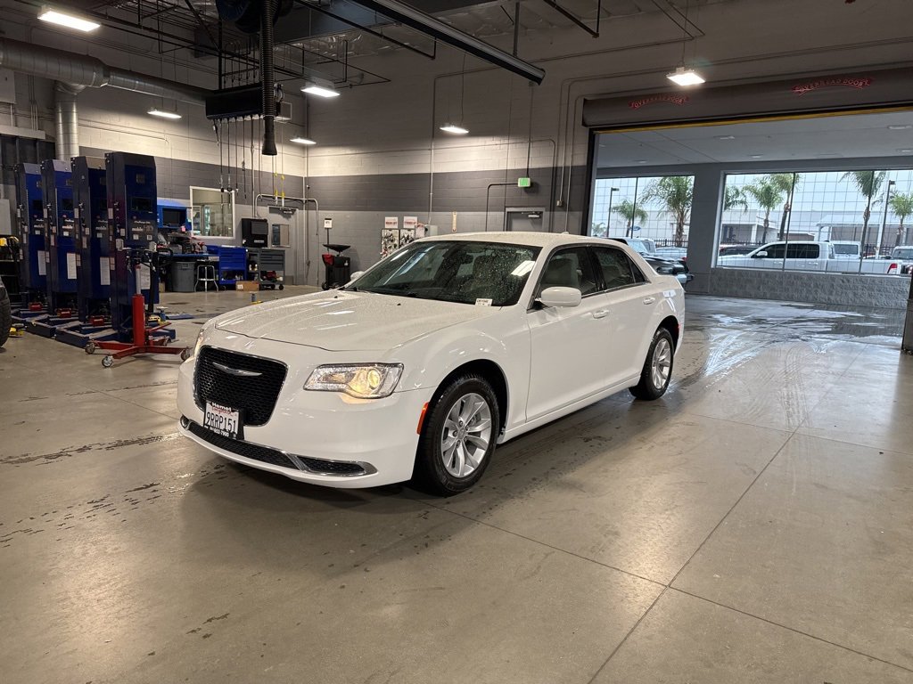 Certified 2023 Chrysler 300 Touring image 4