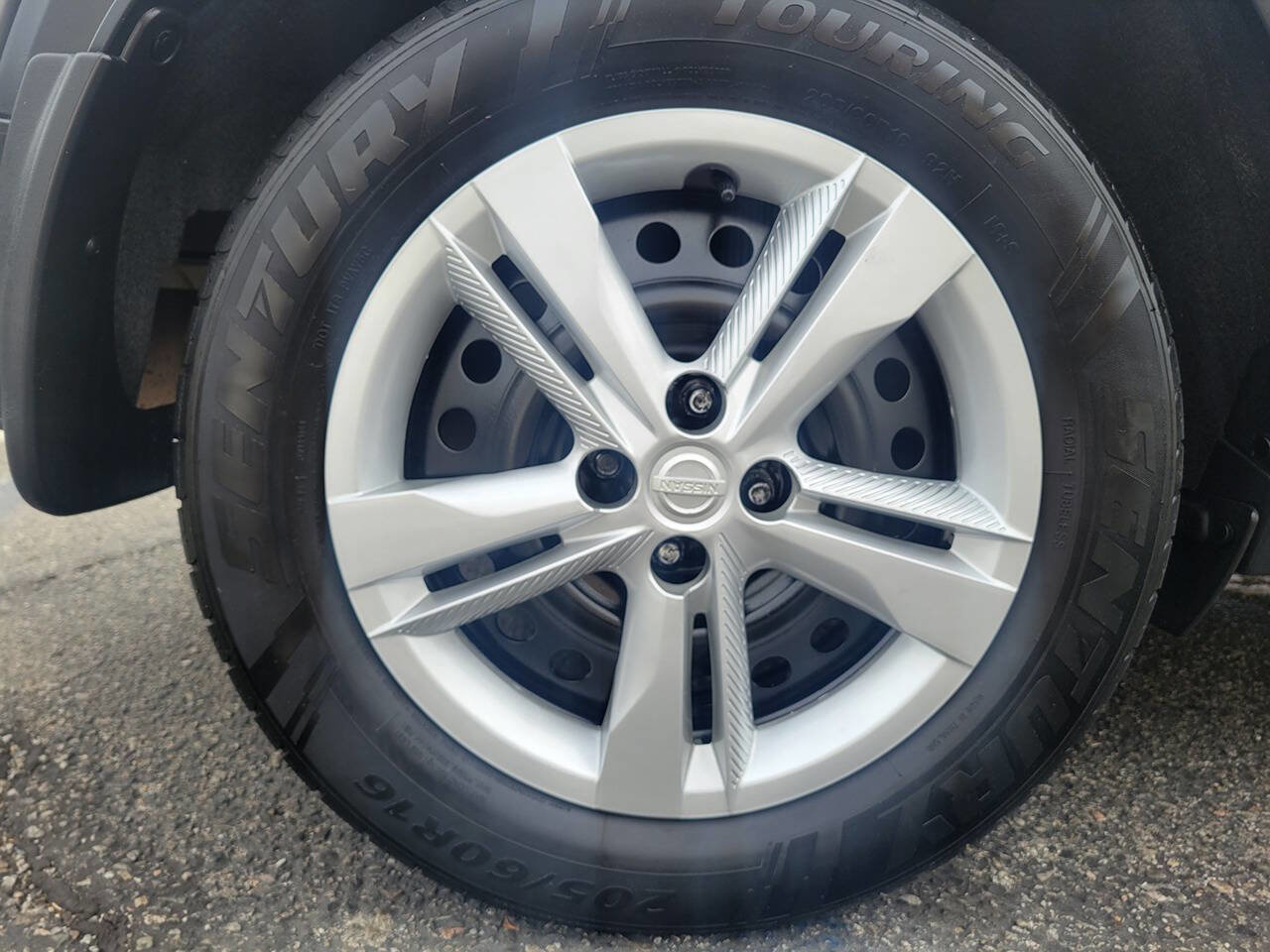 Used 2019 Nissan Kicks S FWD image 13