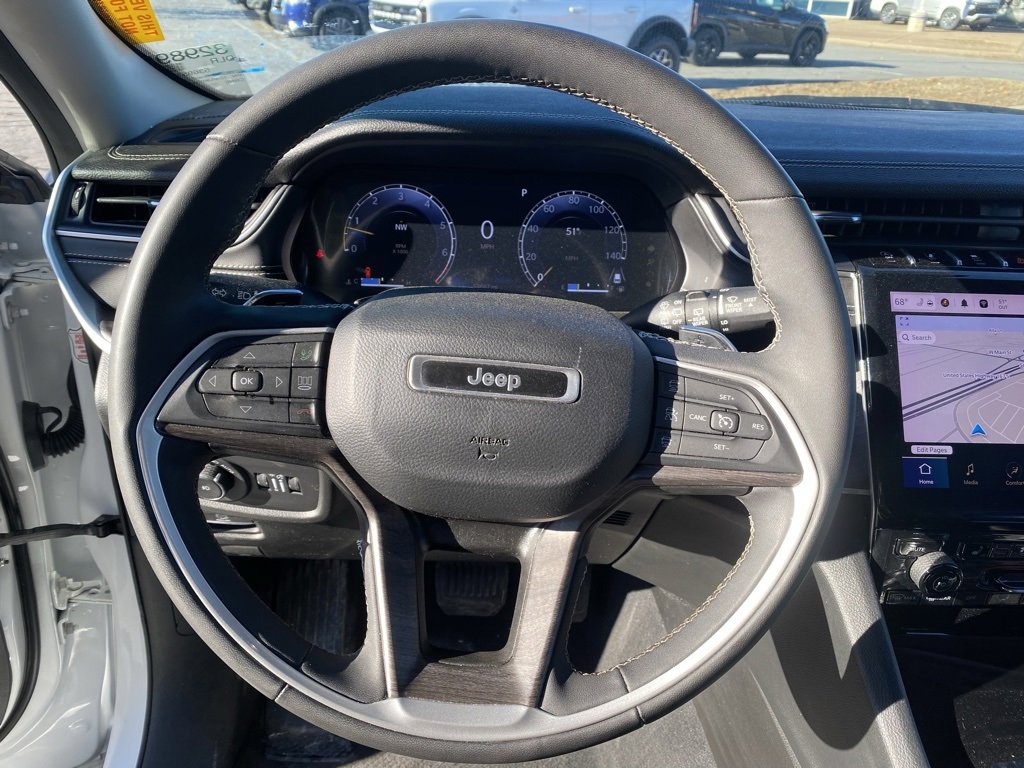 Used 2023 Jeep Grand Cherokee L Limited w/ Luxury Tech Group II image 18