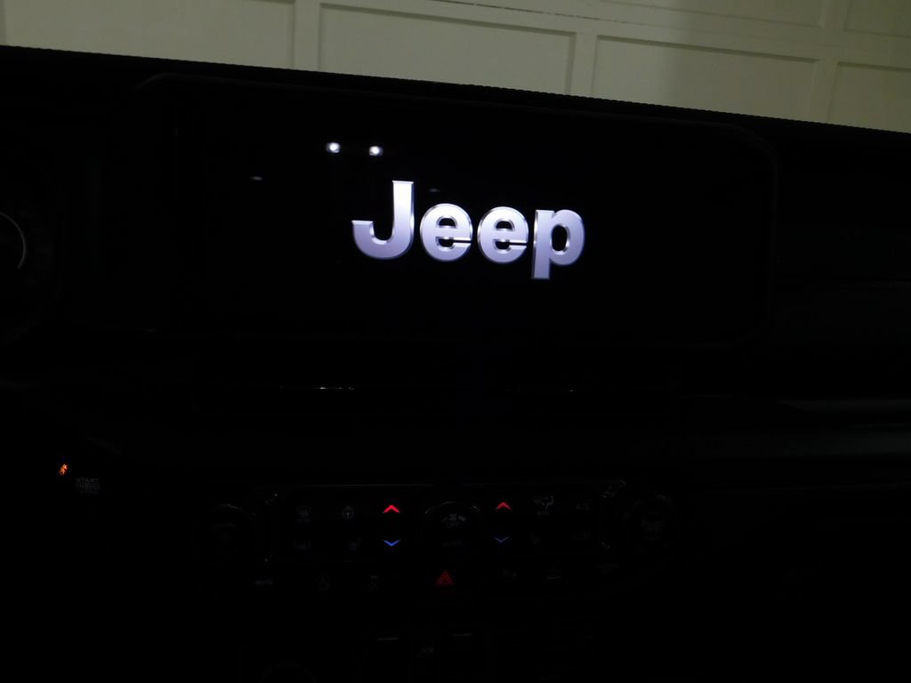Used 2024 Jeep Wrangler Unlimited Sahara w/ Technology Group AWD/4WD image 41