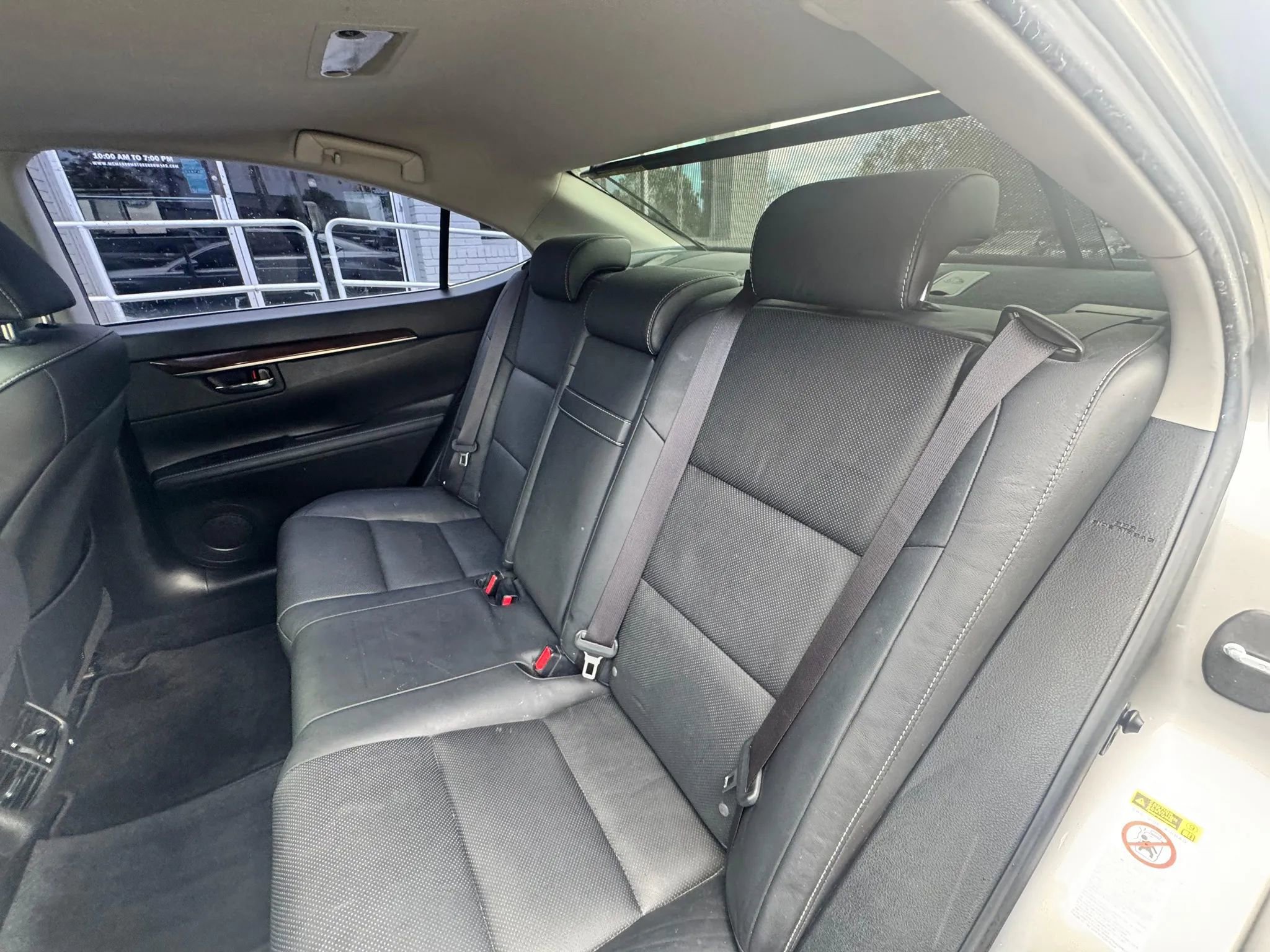 Used 2015 Lexus ES 350 w/ Luxury Package FWD image 13