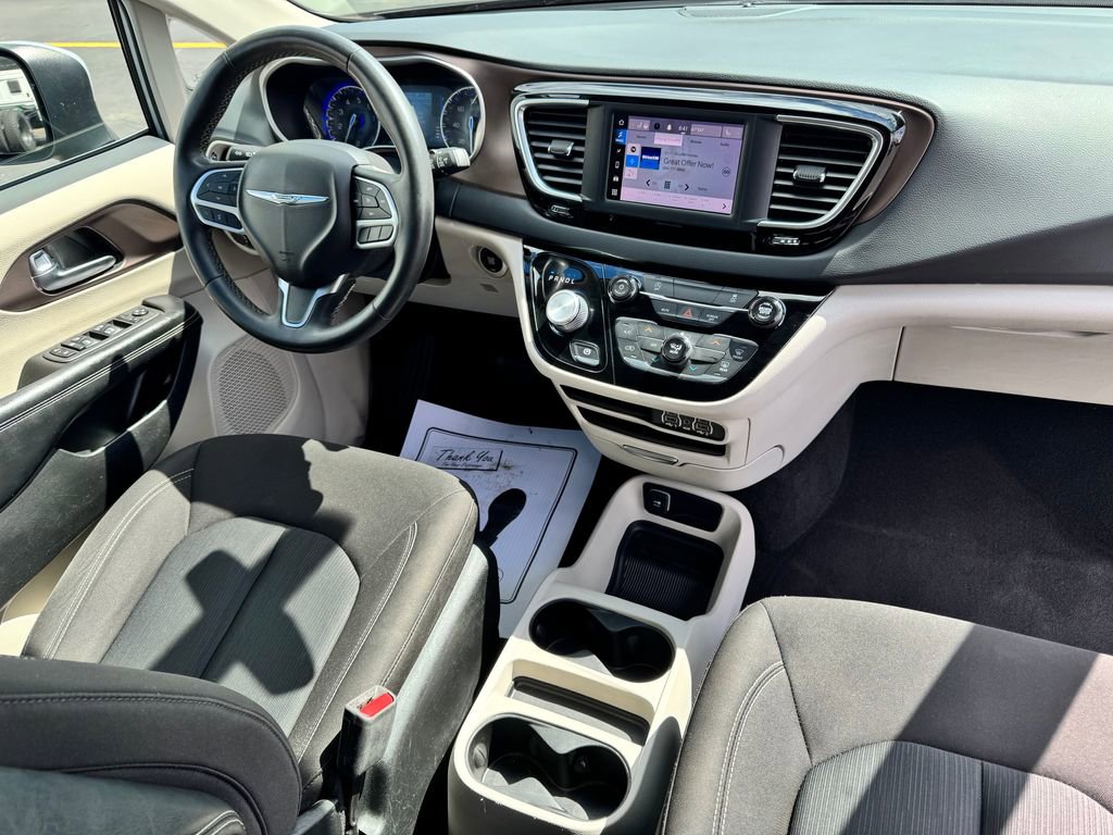 Used 2022 Chrysler Voyager LX FWD image 12