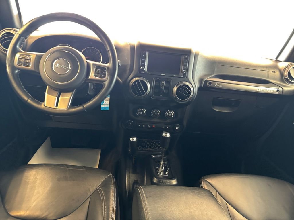 Used 2018 Jeep Wrangler Unlimited Sahara w/ Max Tow Package image 12