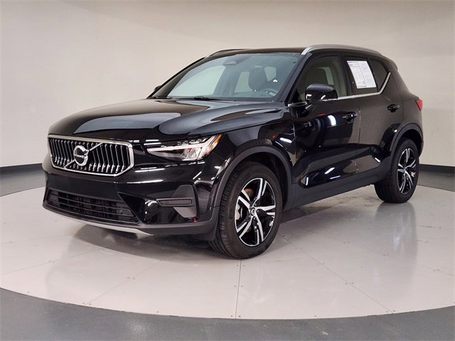 Used 2025 Volvo XC40 B5 Core