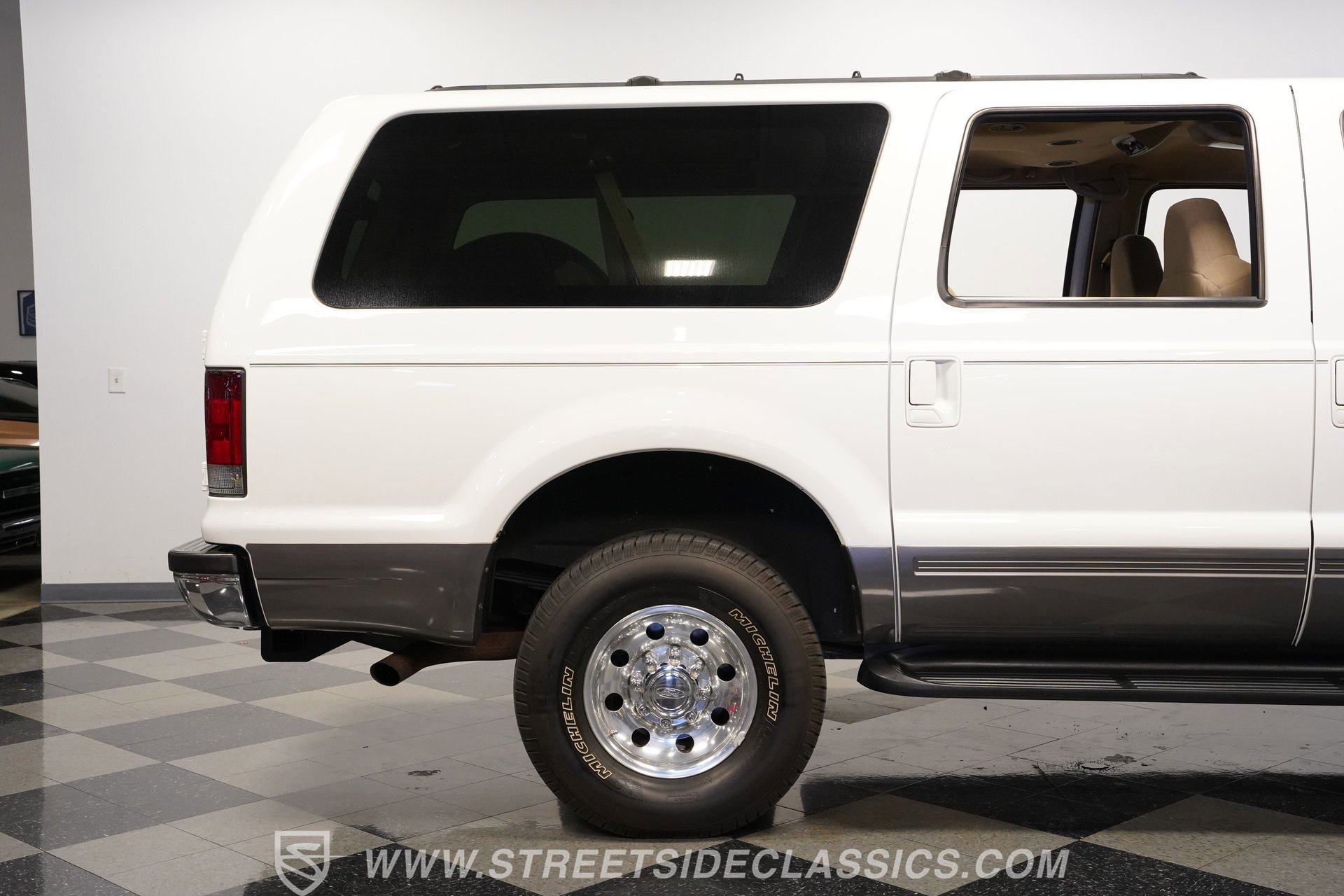 Used 2002 Ford Excursion XLT image 29