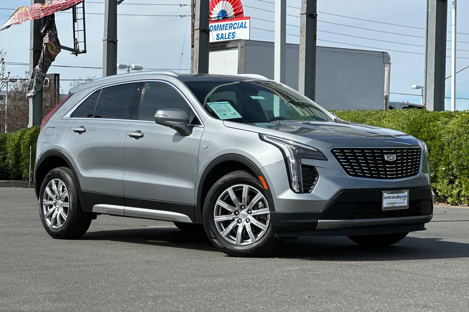 Used 2023 Cadillac XT4 Premium Luxury image 2