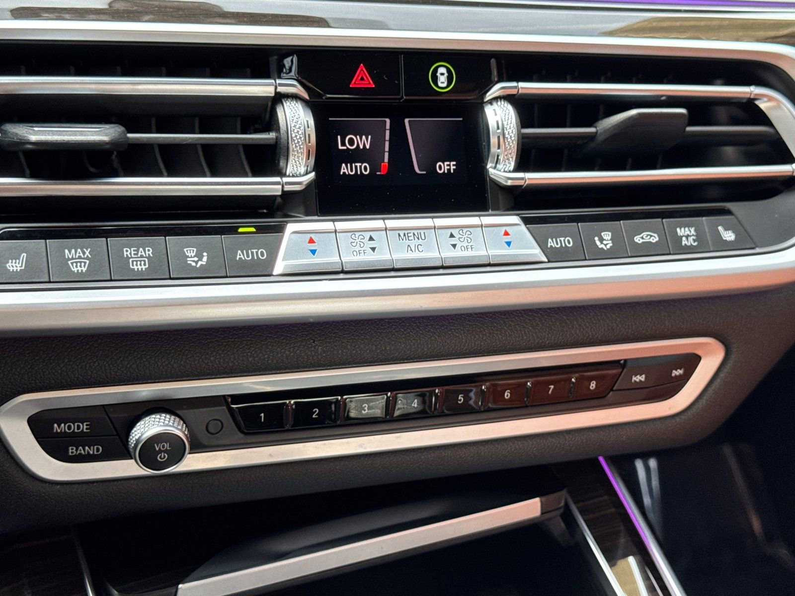 Used 2021 BMW X7 xDrive40i w/ M Sport Package image 25