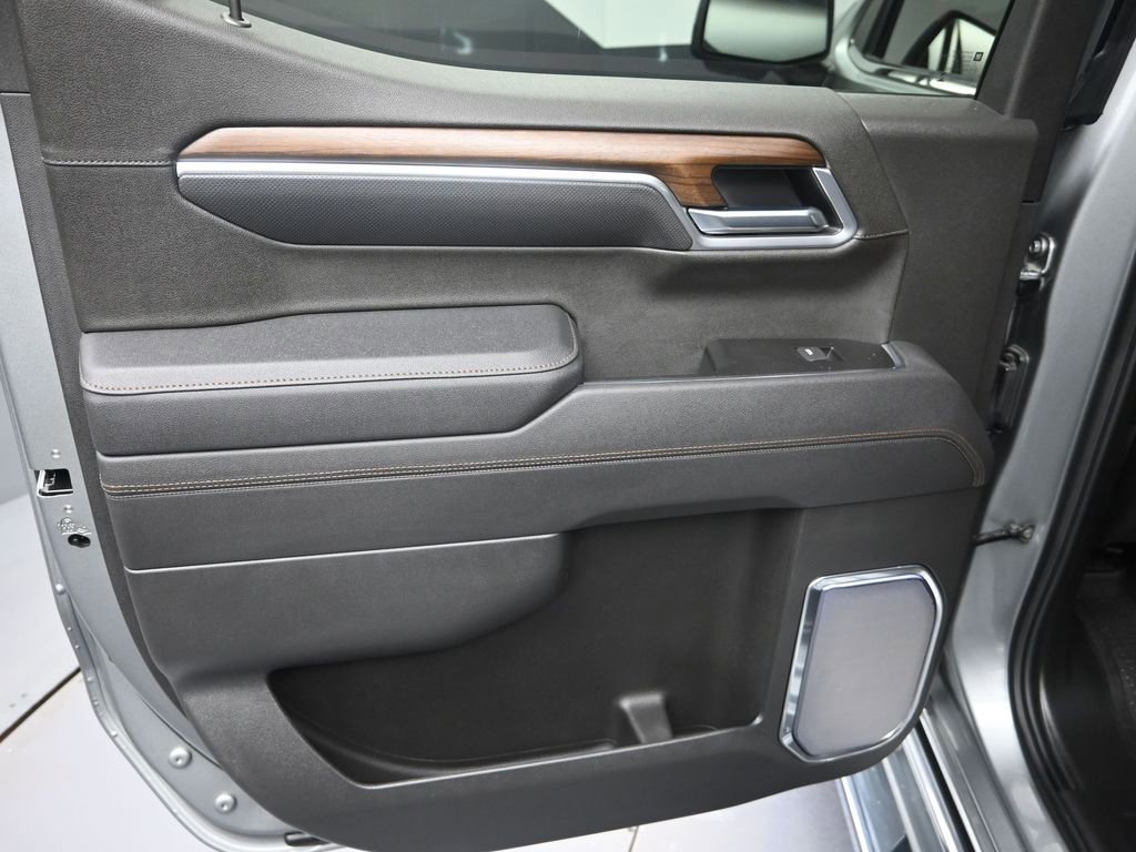 Used 2025 Chevrolet Silverado 1500 High Country w/ Technology Package image 29