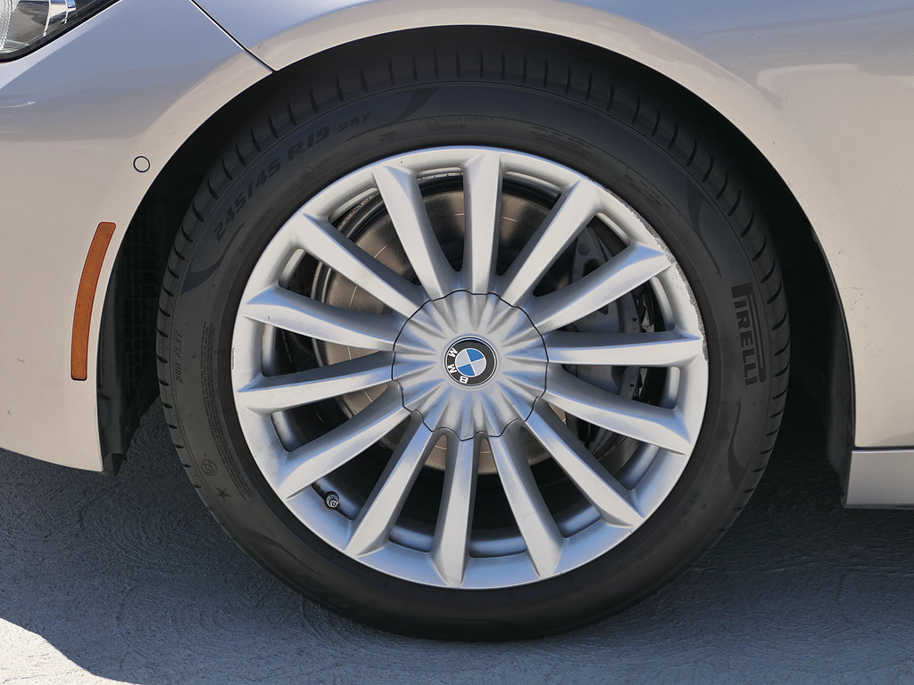 Used 2020 BMW 740i w/ Premium Package RWD image 10