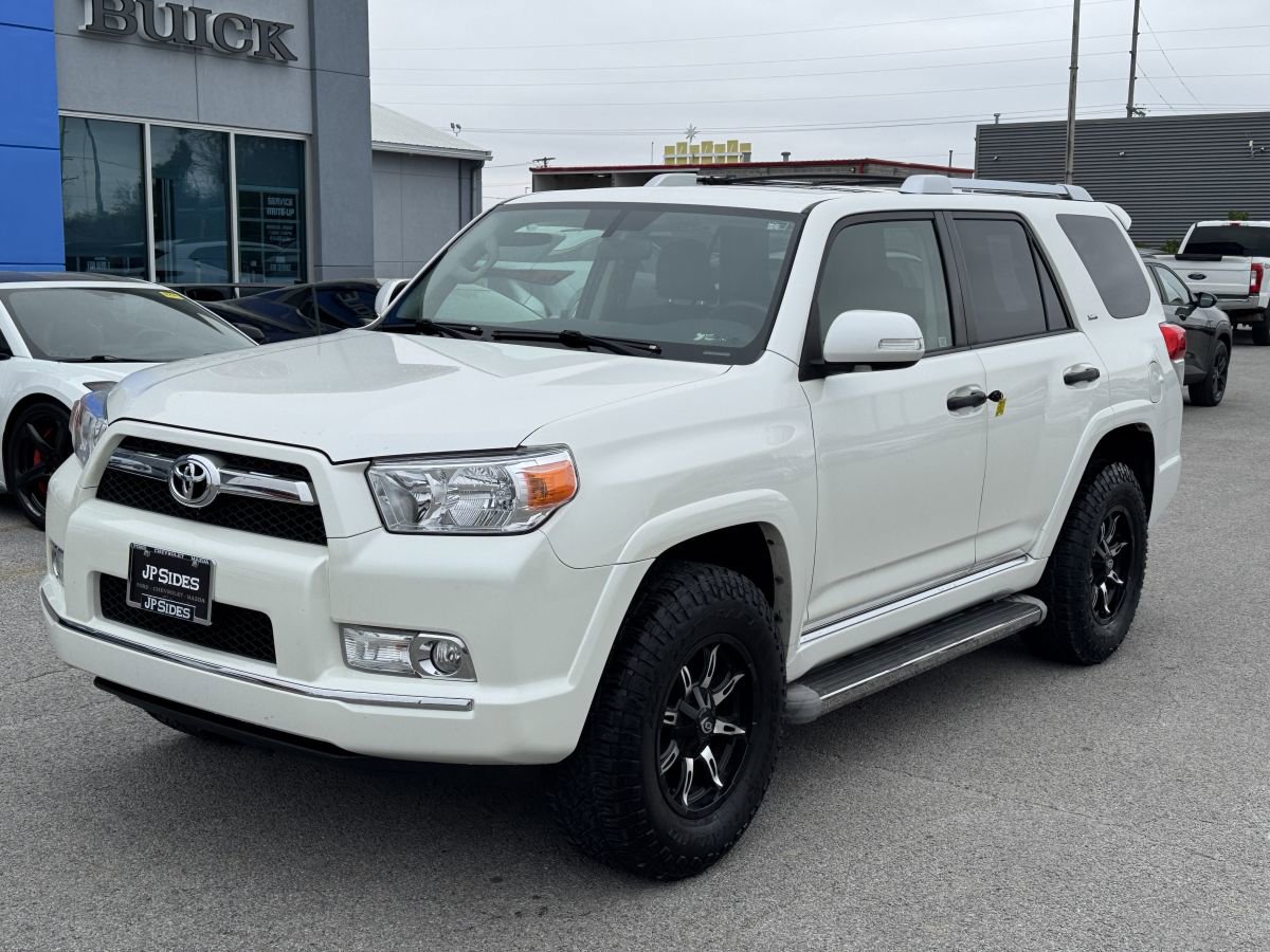 Used 2011 Toyota 4Runner SR5 w/ Convenience Pkg image 1