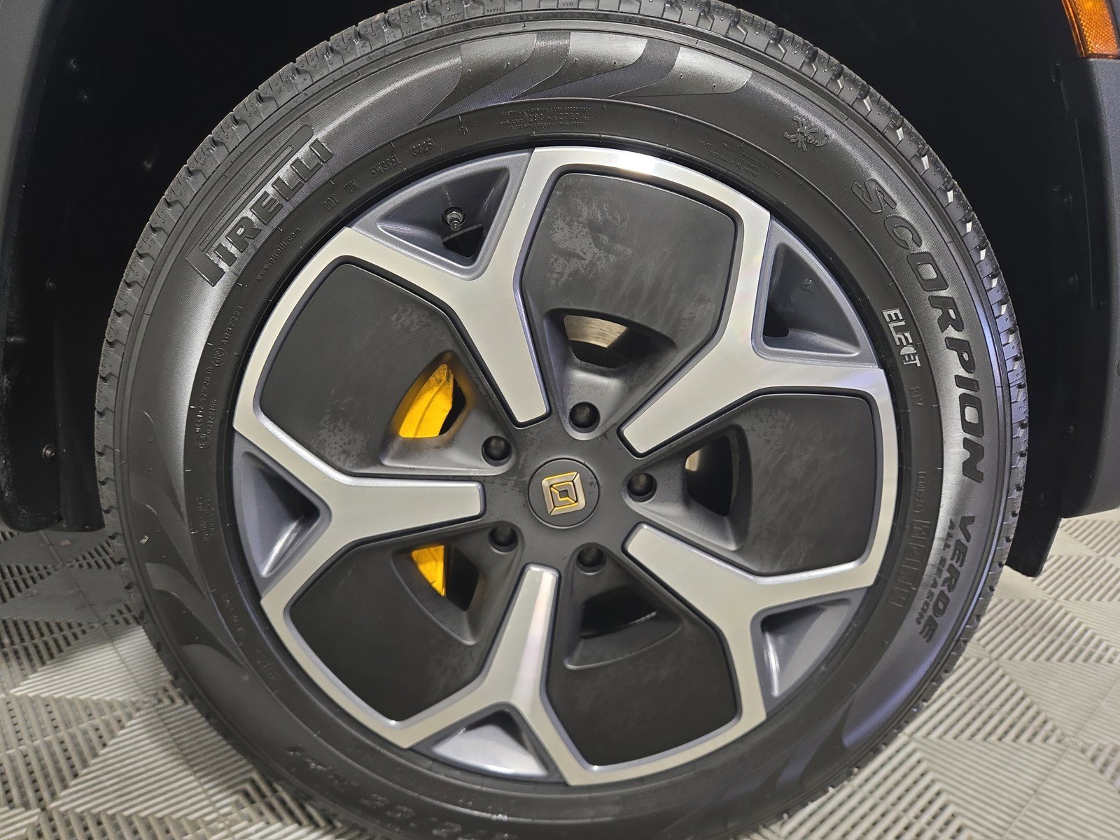 Used 2024 Rivian R1S Adventure AWD/4WD image 11
