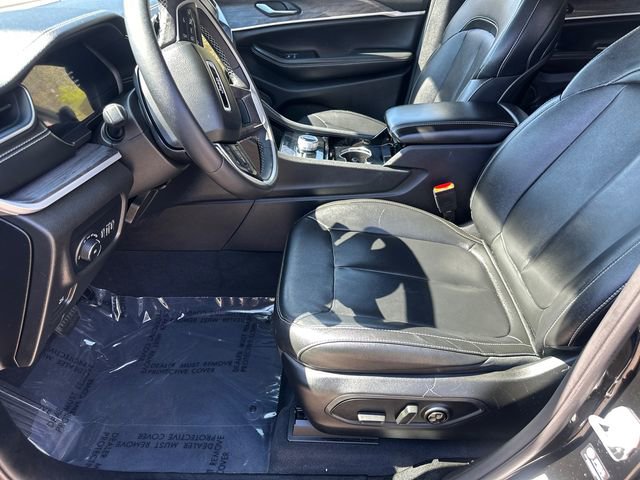 Used 2023 Jeep Grand Cherokee L Limited AWD/4WD image 31