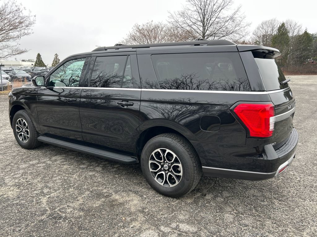 Used 2024 Ford Expedition Max XLT image 3