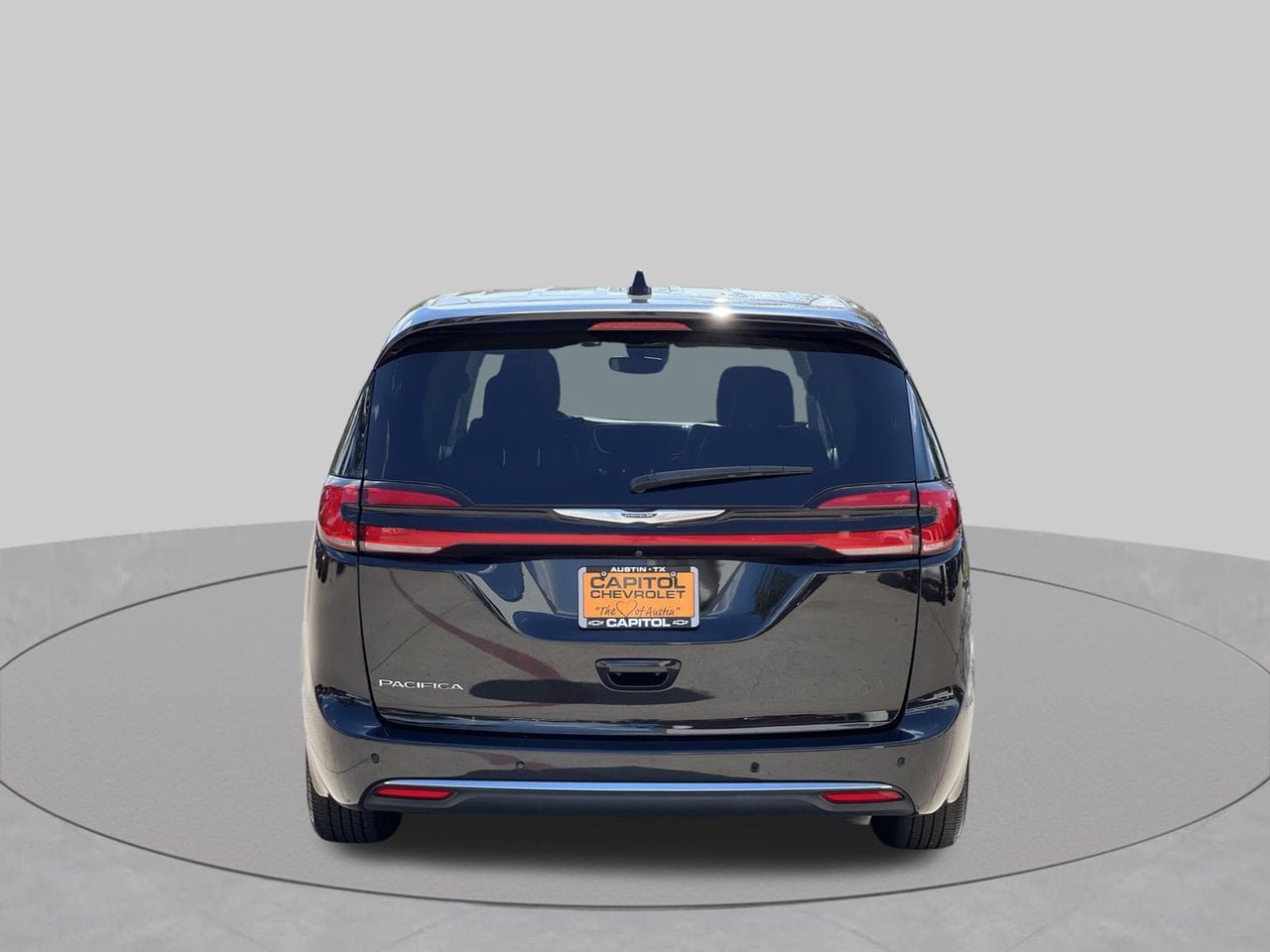 Used 2023 Chrysler Pacifica Touring-L FWD image 4