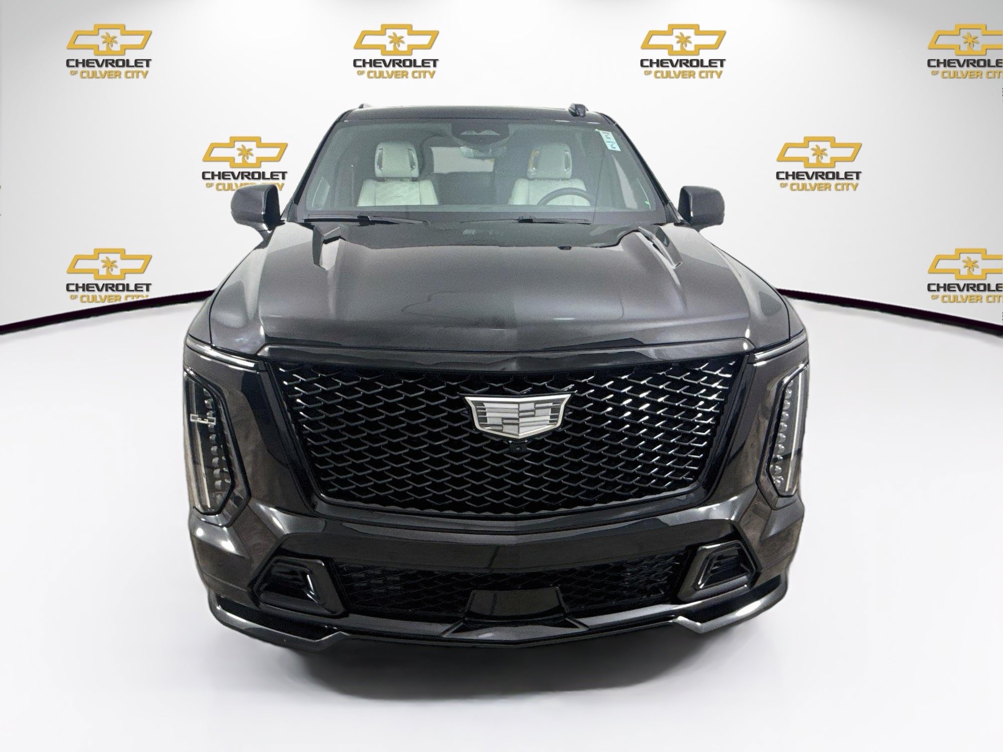 Used 2025 Cadillac Escalade ESV V AWD/4WD image 2