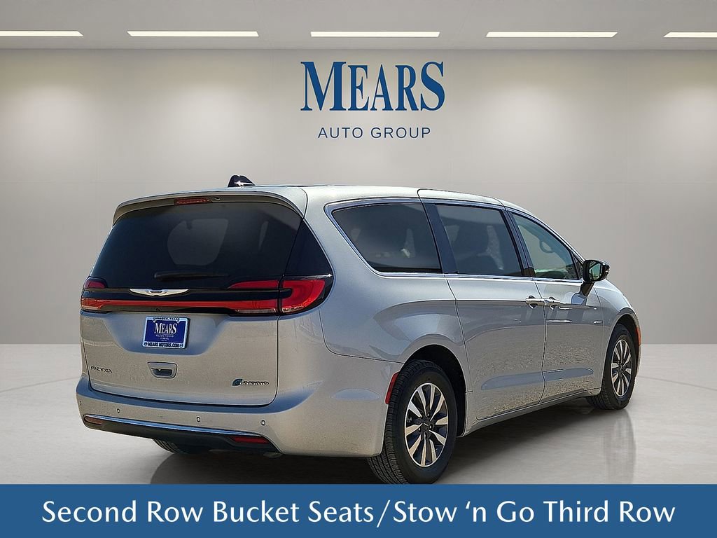 Used 2024 Chrysler Pacifica Select image 6