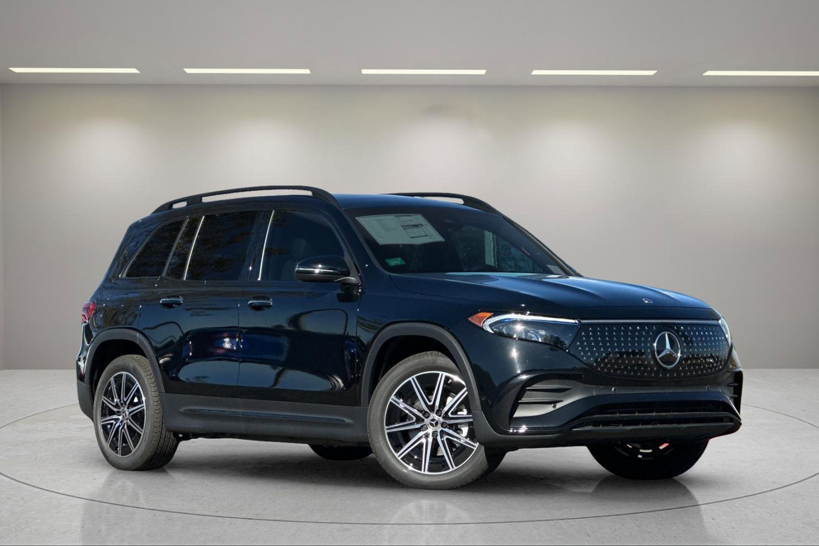 Used 2024 Mercedes-Benz EQB 300 4MATIC image 2