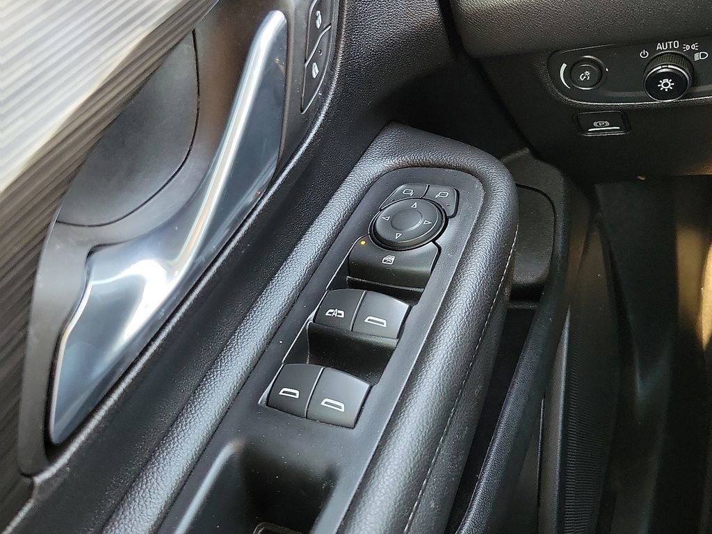 Used 2024 GMC Terrain SLE w/ Elevation Edition image 13