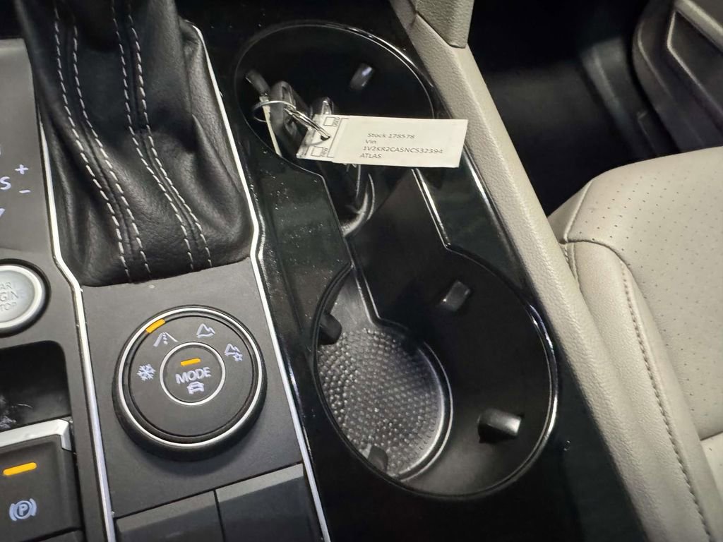 Used 2022 Volkswagen Atlas SE AWD/4WD image 26