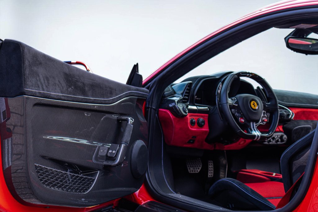 Used 2015 Ferrari 458 Speciale Coupe RWD image 35