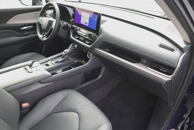 Used 2024 Toyota Grand Highlander Limited image 22