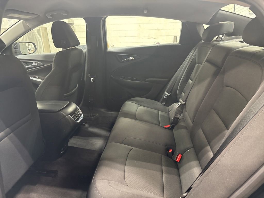 Used 2017 Chevrolet Malibu LT image 14