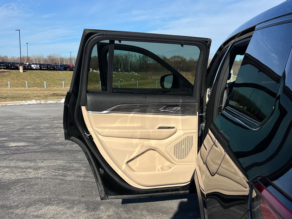 Used 2024 Jeep Grand Cherokee L Limited w/ Luxury Tech Group II image 35