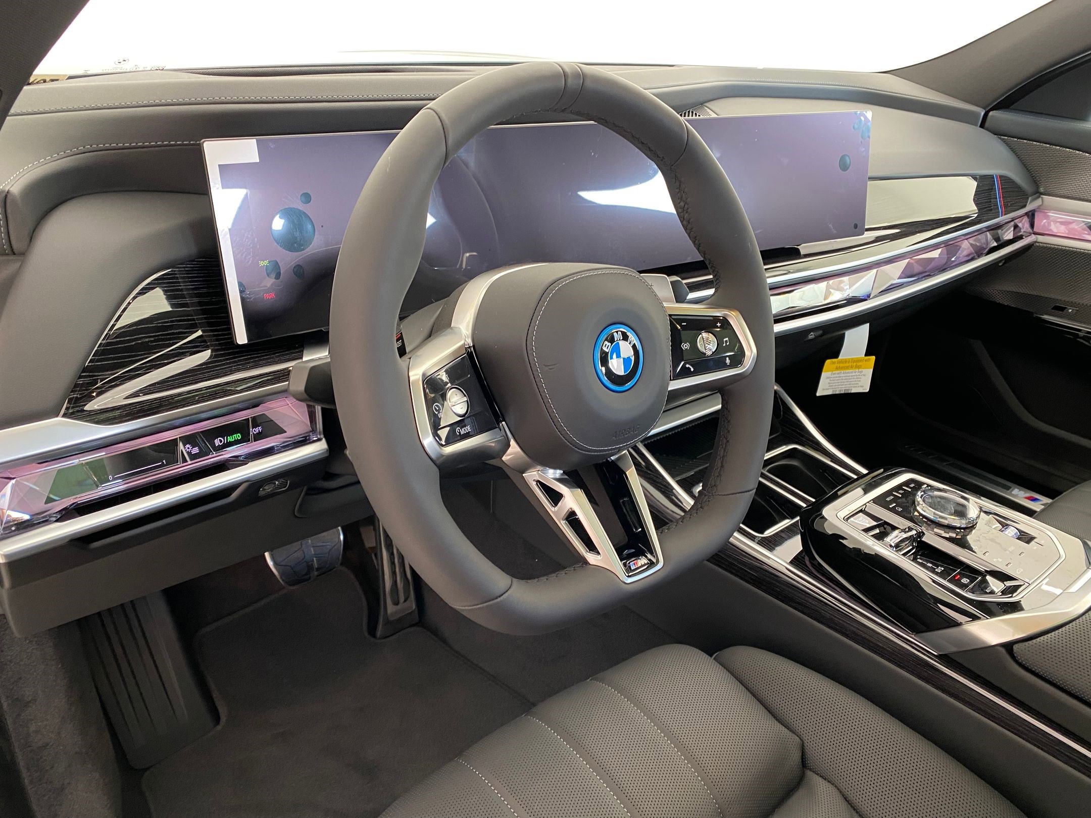 New 2026 BMW 750e xDrive w/ Premium Package image 4