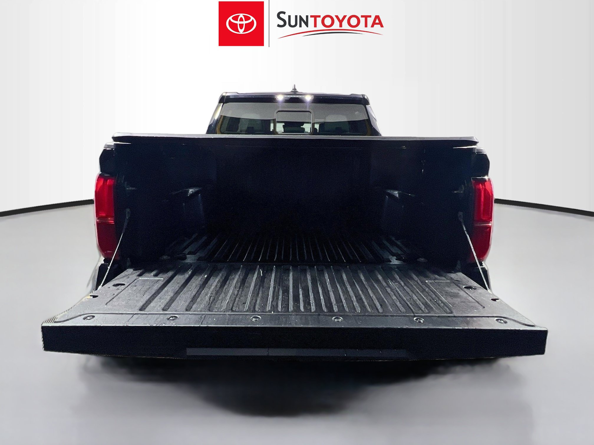 Used 2024 Toyota Tacoma SR5 AWD/4WD image 33