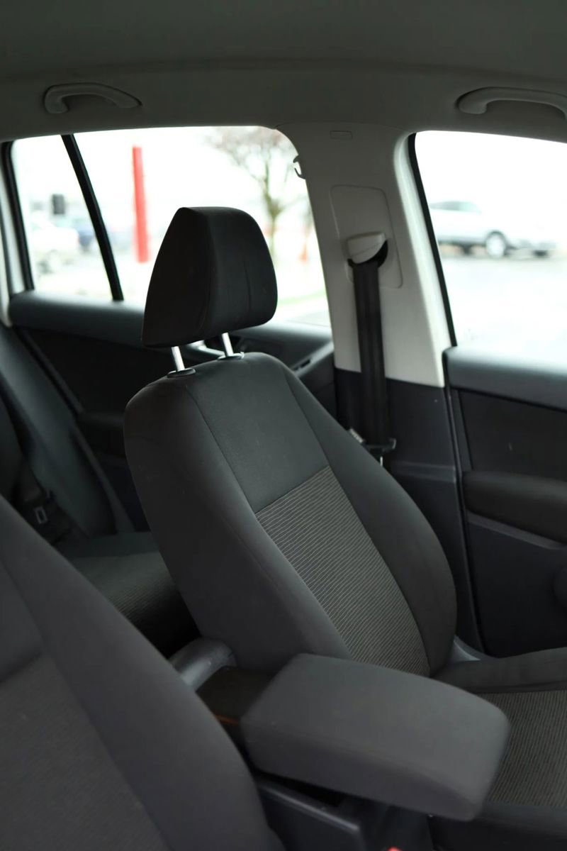 Used 2017 Volkswagen Tiguan S image 45