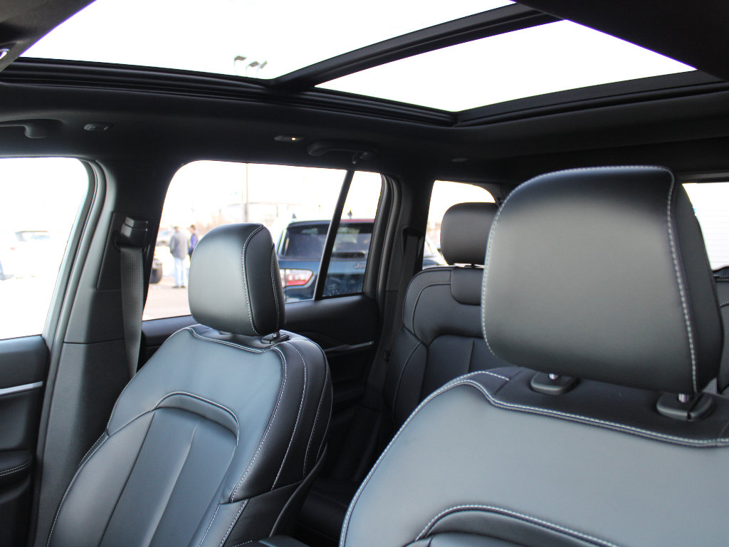 New 2025 Jeep Grand Cherokee Limited w/ Trailer Tow Package image 16