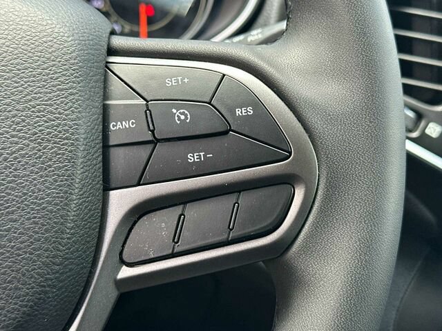 Used 2020 Jeep Cherokee Latitude Plus AWD/4WD image 28