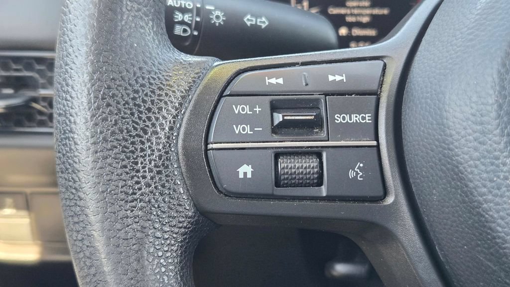 Used 2025 Honda HR-V LX image 18