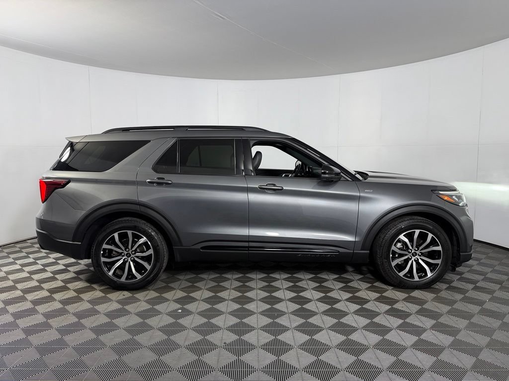 Used 2025 Ford Explorer ST-Line RWD image 7