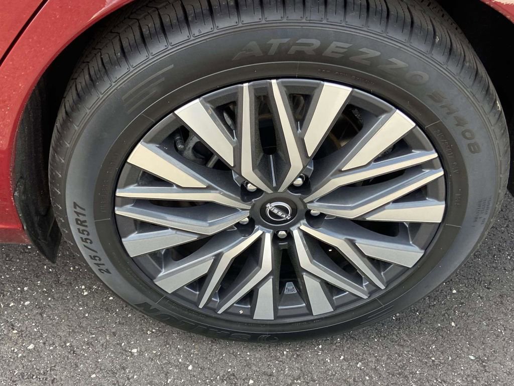 Used 2024 Nissan Altima 2.5 SV FWD image 9